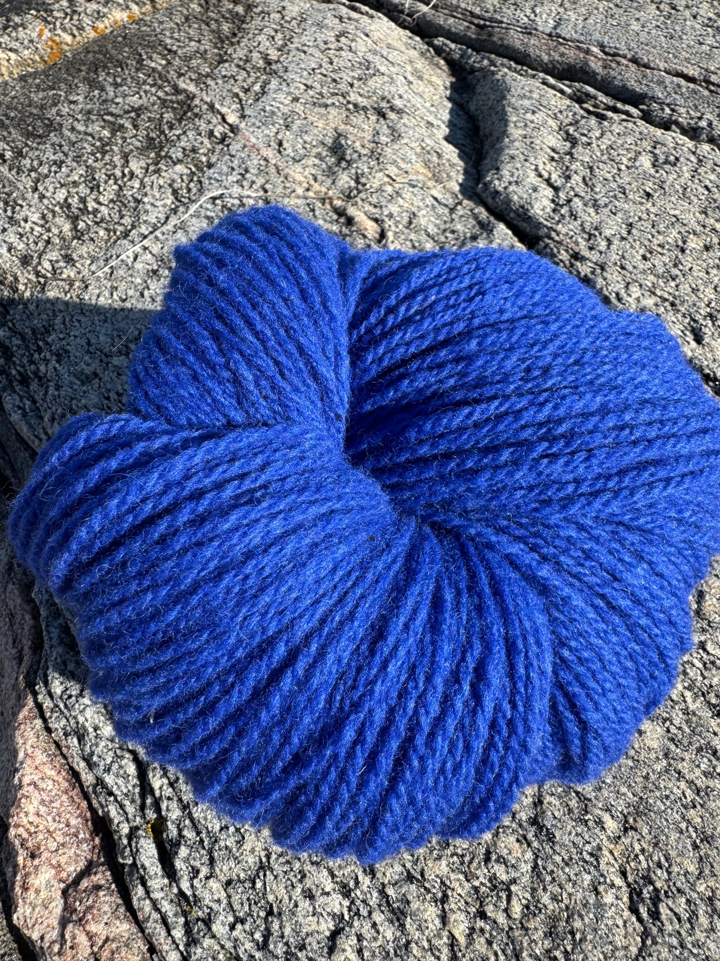 Kongeblå ullgarn 6/2 225g