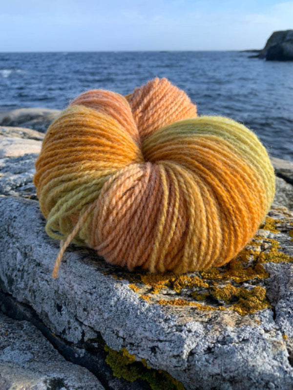 gul flerfarget ullgarn