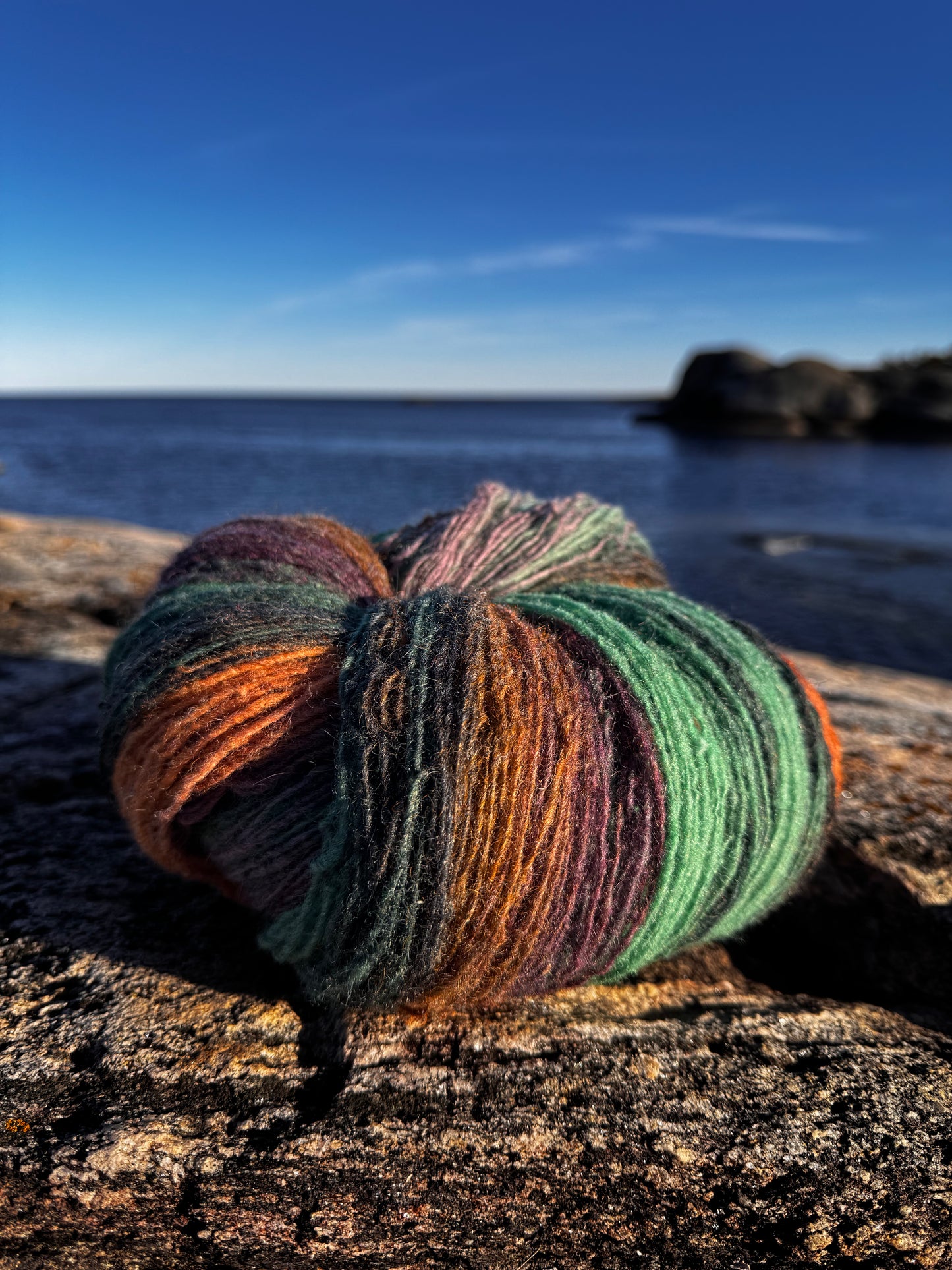 Flerfarget garn i Kragerø skjærgården
