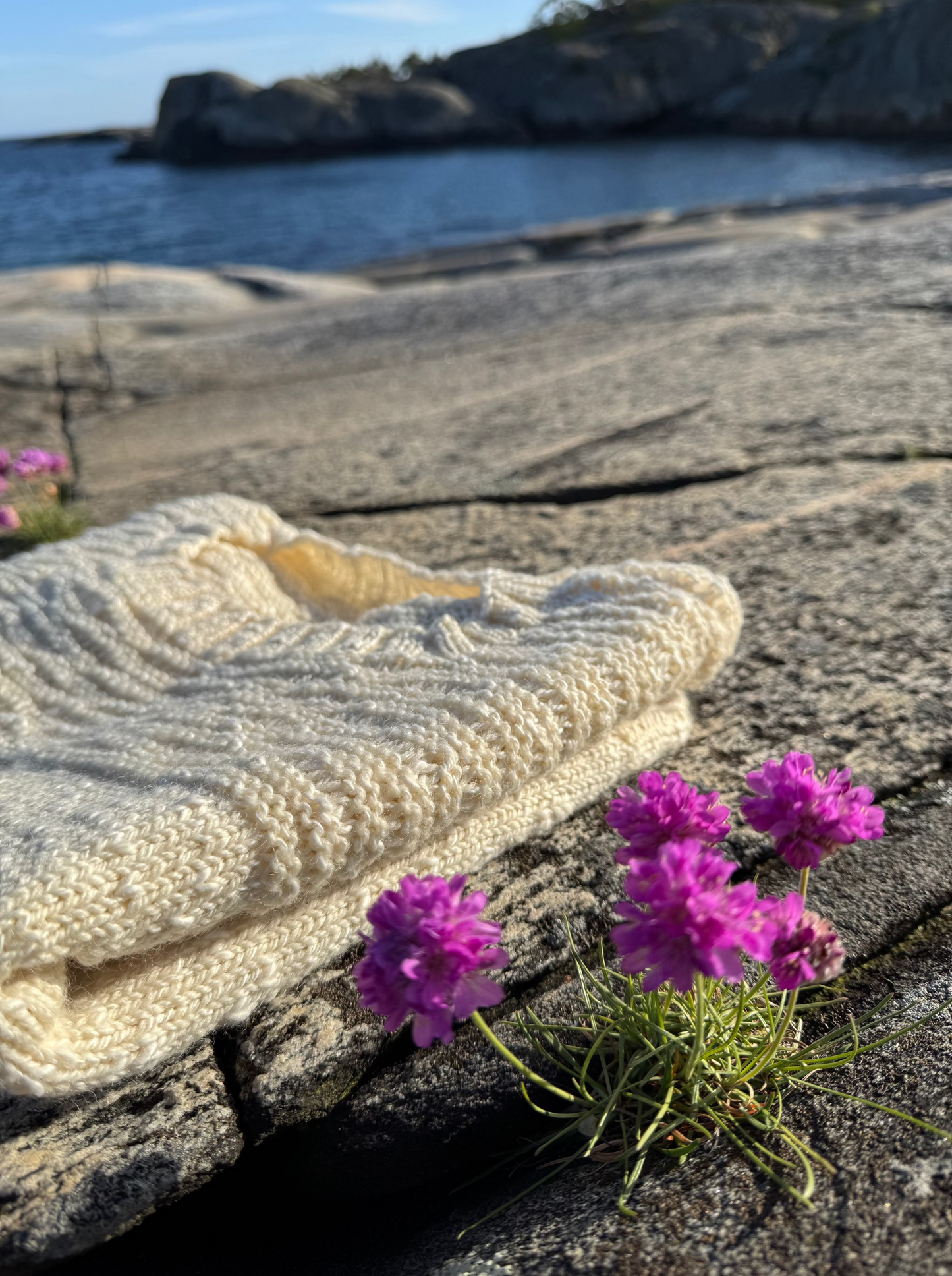 sommertopp med hullmønster