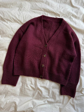 Scarlet cardigan, PetiteKnitt, double sunday, farge 4372, burgunder