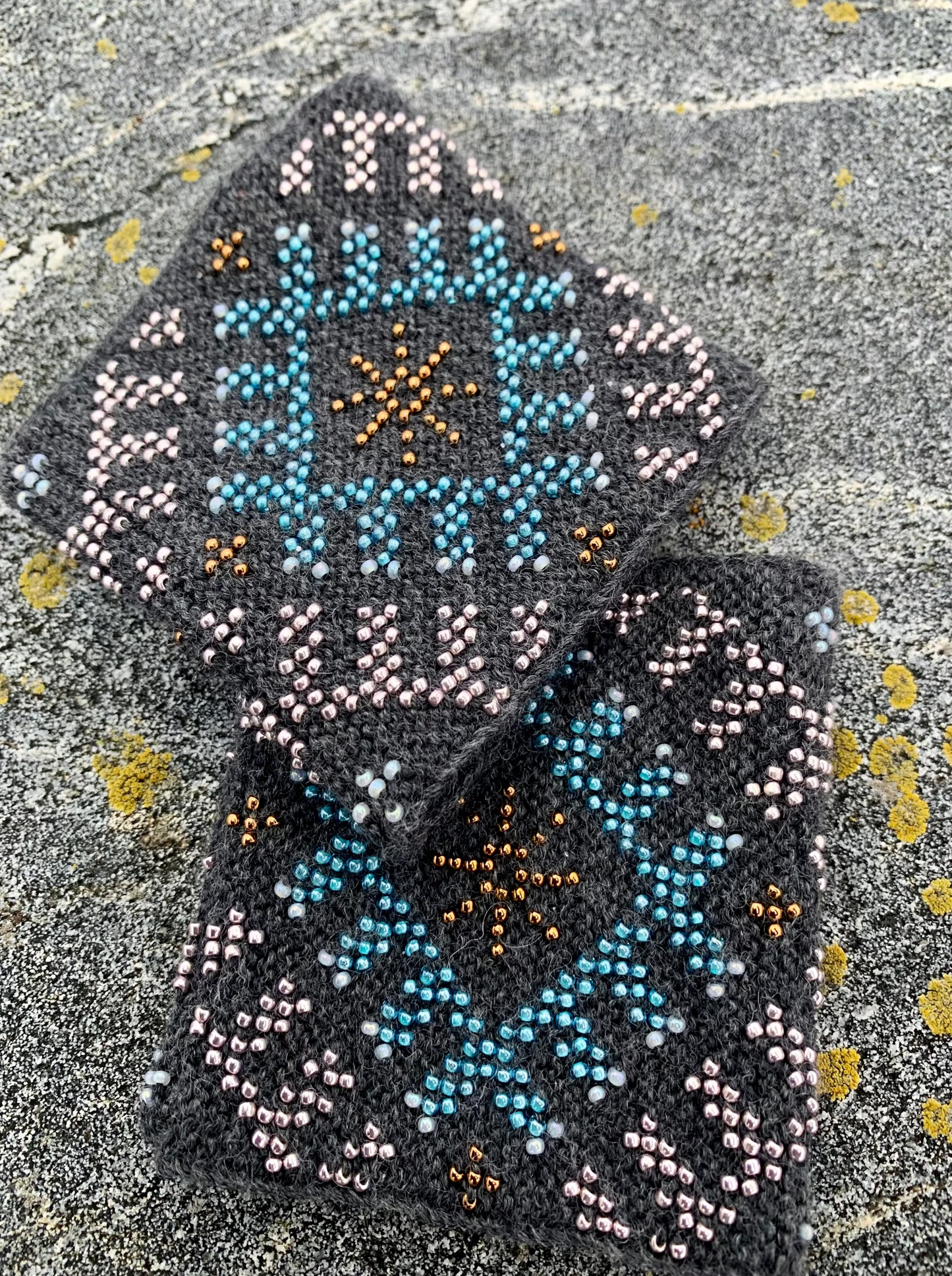 mansjetter, tradisjonsstrikk, latviske votter