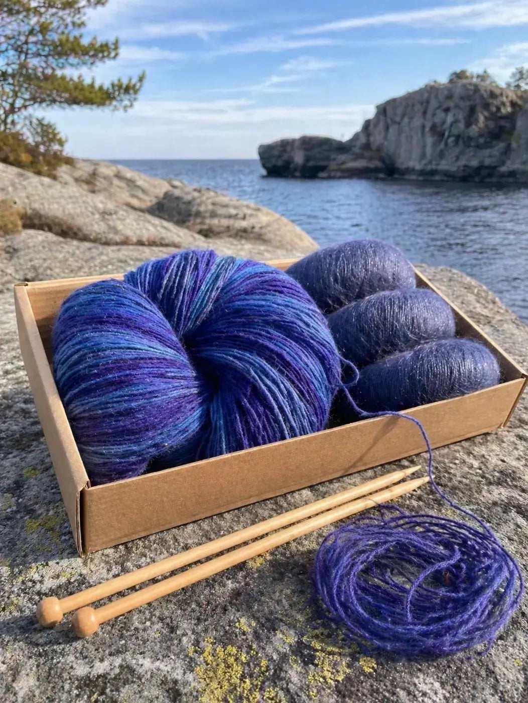 Fargespill skjerf, dundaga wool, havtoner, gavepakke