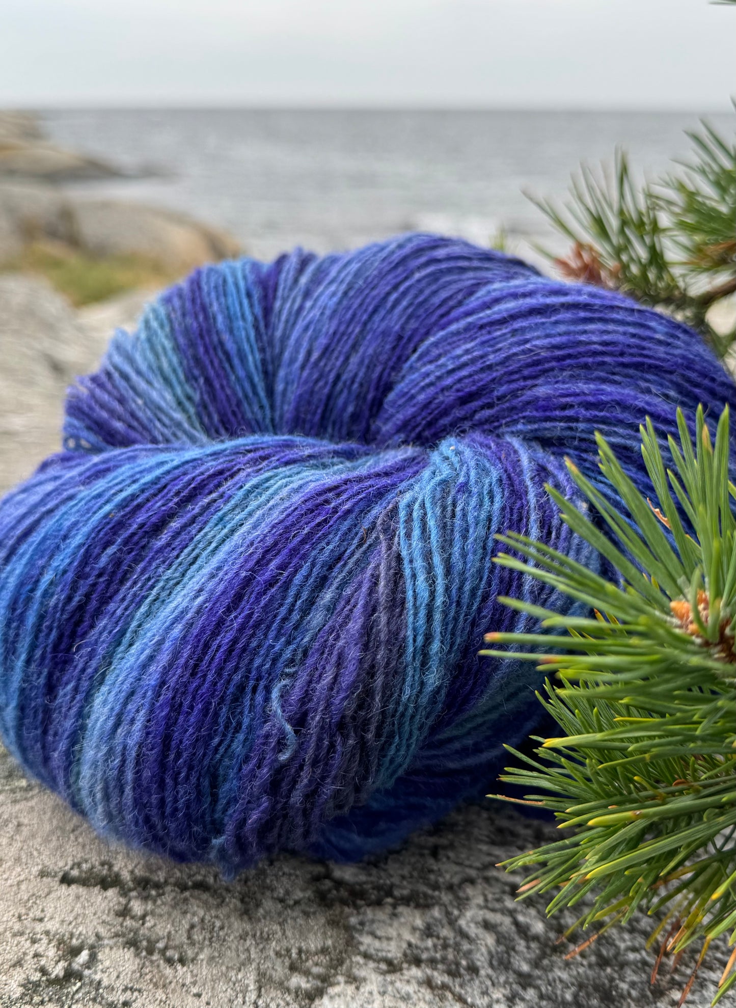 flerfarget Dundaga wool, blå toner
