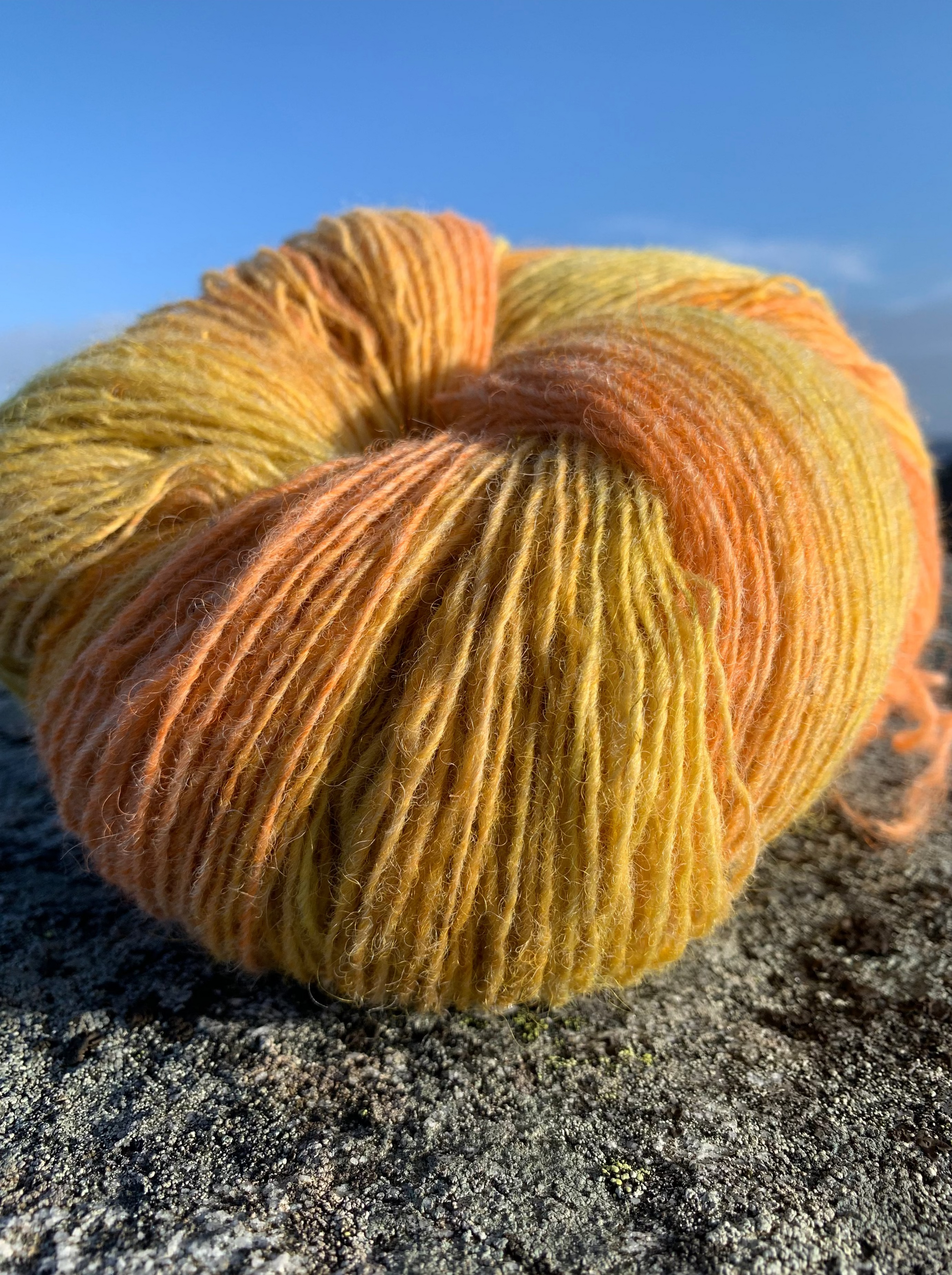 Flerfarget merinoull, gul, orange fargeoverganger