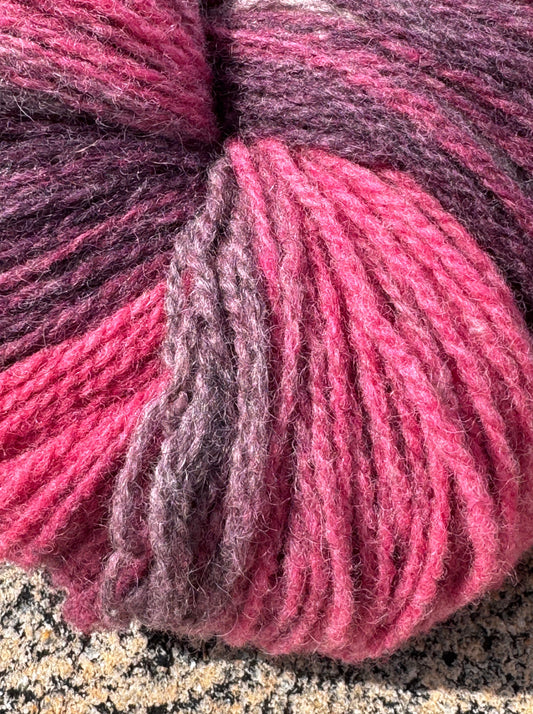Flerfarget ullgarn rosa