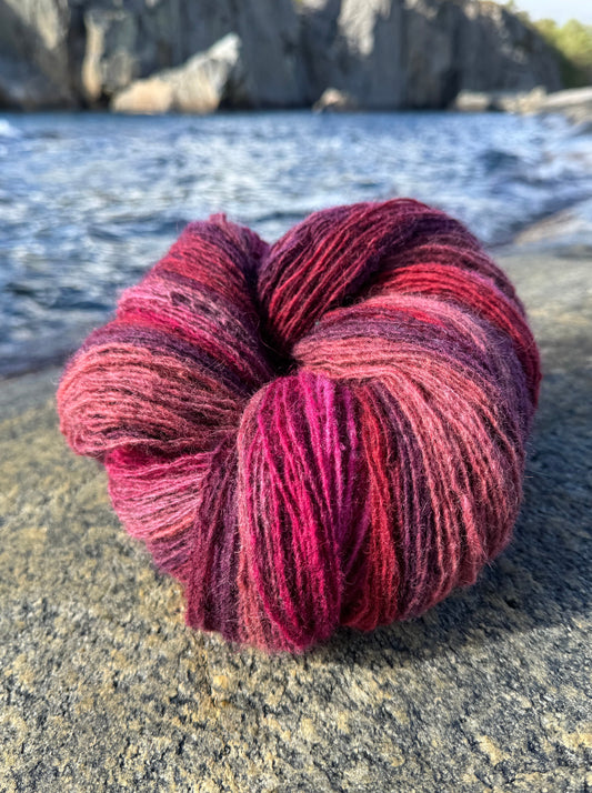 Flerfarget ull rød og rosa