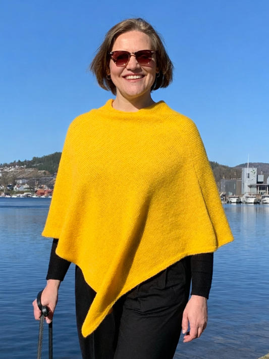 gul poncho, maskinstrikk