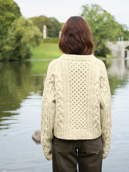 Wilbur cable sweater, genser fra baksiden, lettegenser