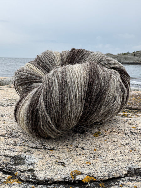 flerfarget ull, hespe på Stangnes