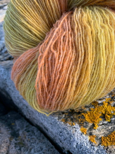 Flerfarget merinoull, gul, orange fargeoverganger