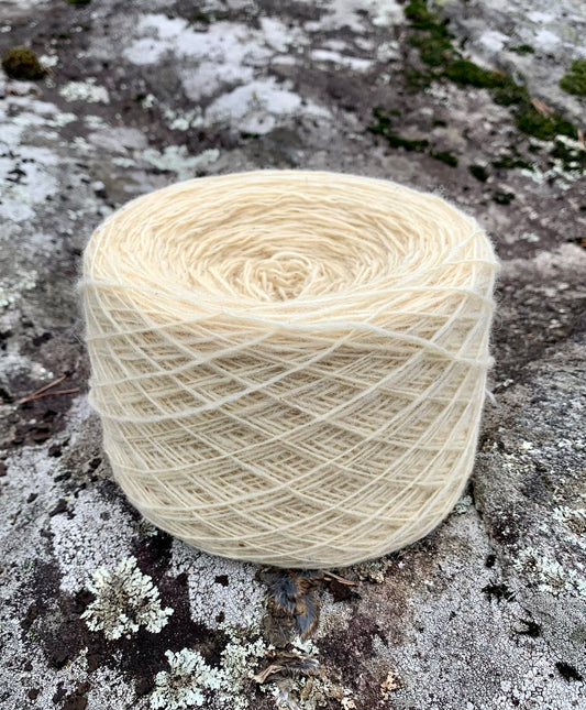 naturhvit ren ull, tynn ull, nøstet