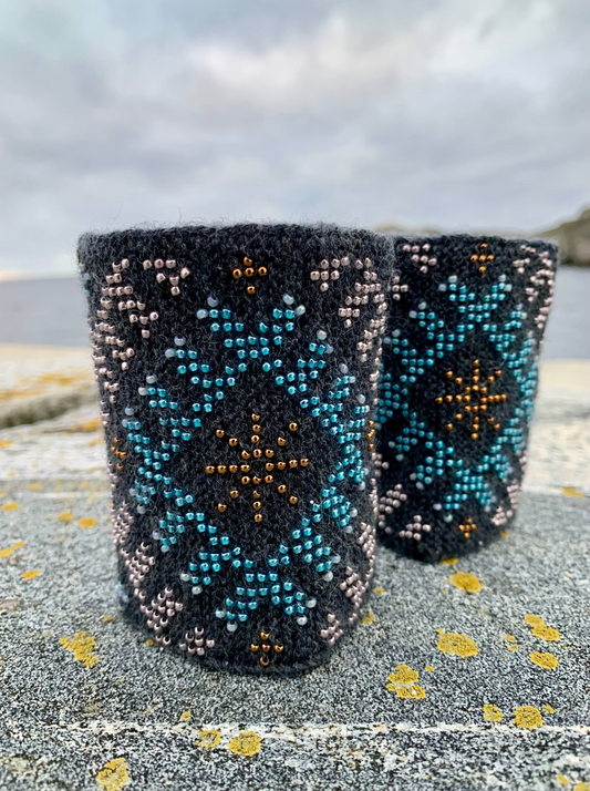 mansjetter, strikk med perler, latviske votter